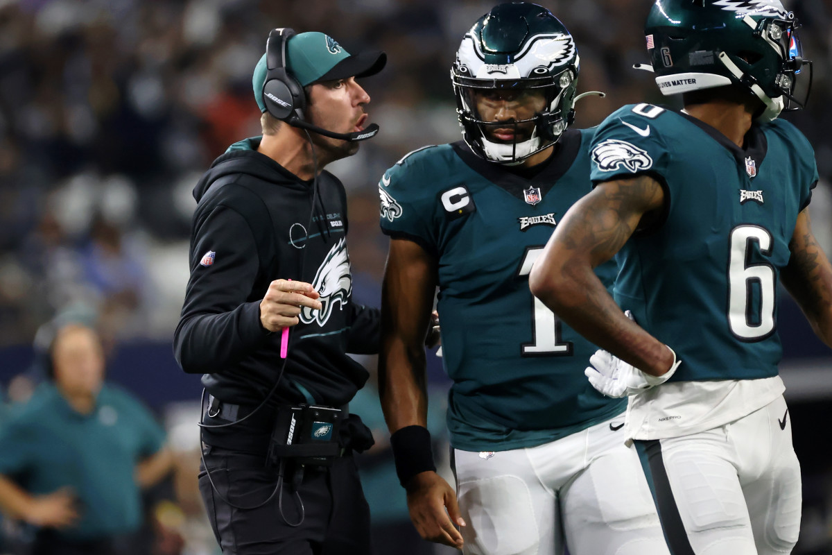 Philadelphia Eagles coach Nick Sirianni talks to quarterback Jalen Hurts